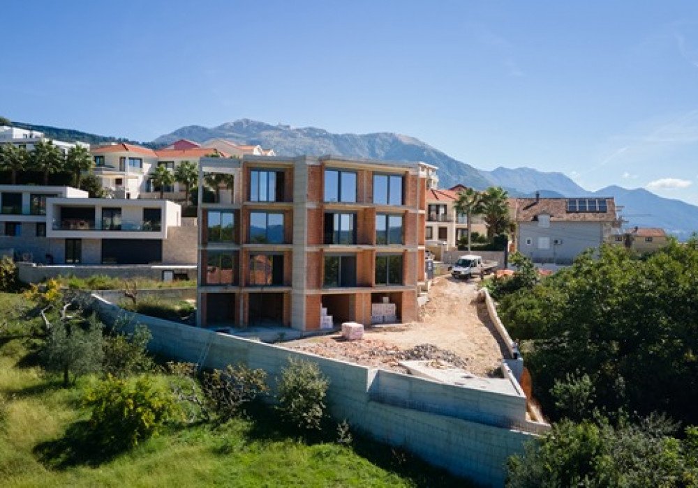 tivat: DescriptionTivat. New residential low-rise luxury complex in a picturesque areaCompletion of construction and commissioning of the facility - Decem... 