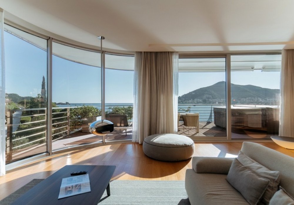 In the very center of the Montenegrin Primorye, in the most picturesque place, on the unique location, this elite mini–city complex is located. There 