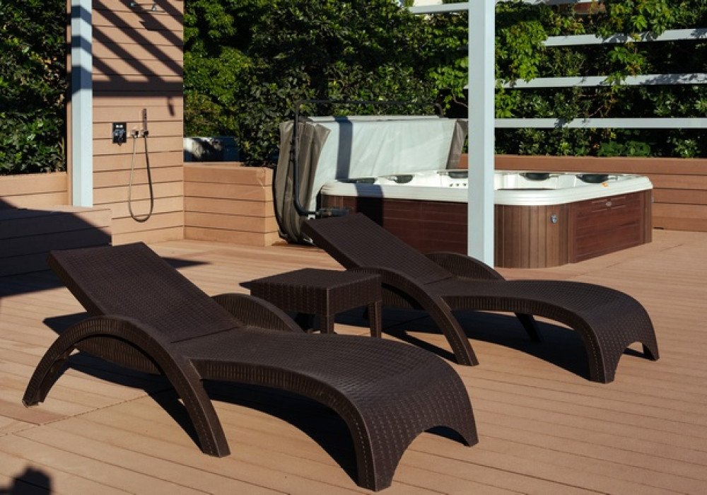 In the very center of the Montenegrin Primorye, in the most picturesque place, on the unique location, this elite mini–city complex is located. There 