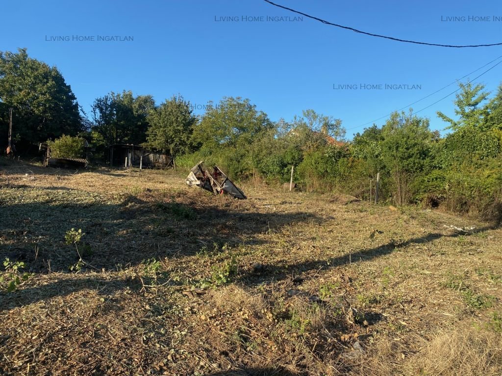 <p>Szentendrén, Pismányban panorámás, 1086 nm-es telek eladó.</p><p>Üdülő övezet besorolású, így a beépíthetősége: 10 %.</p><p>Építési engedély és ...