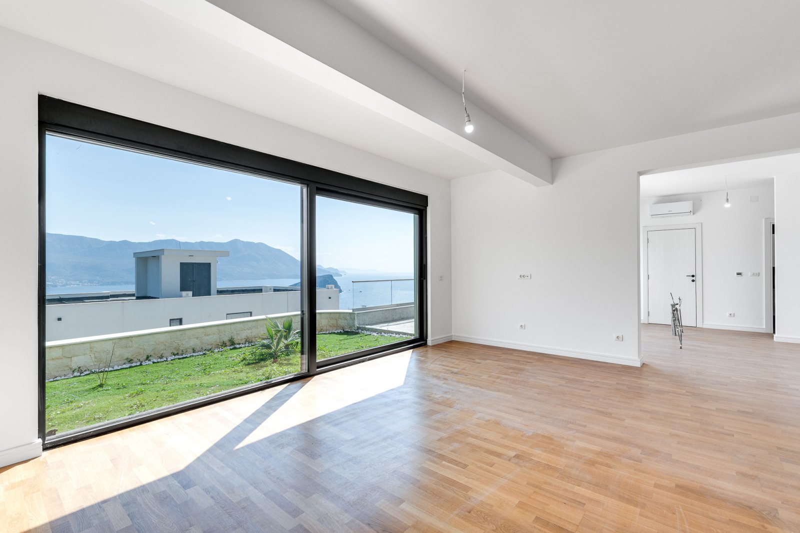 Luxury Newly Built Villa with Panoramic Sea Views – Budva<br><br><p>Available for sale is an exceptional, newly constructed villa located in the pr...