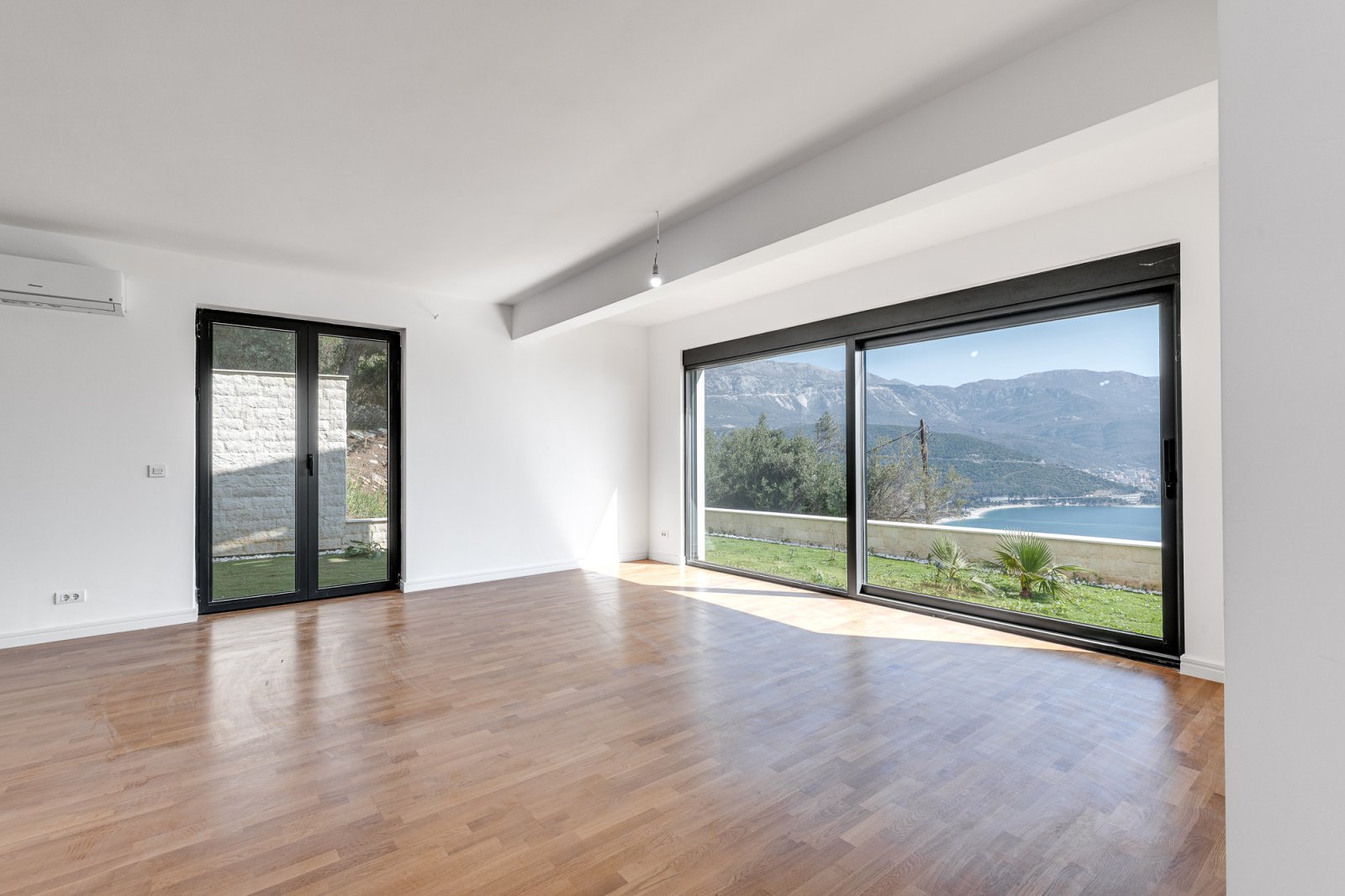 Luxury Newly Built Villa with Panoramic Sea Views – Budva<br><br><p>Available for sale is an exceptional, newly constructed villa located in the pr...