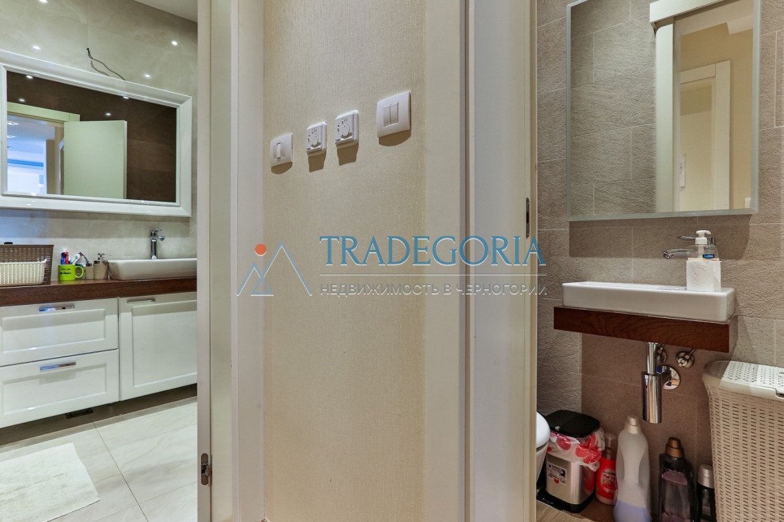 <p>Area: 72m2</p><p> Floor: 3</p><p> Elevator: yes</p><p> Structure of the apartment: Corridor, kitchen with dining area, living room, 2 bedrooms, ...