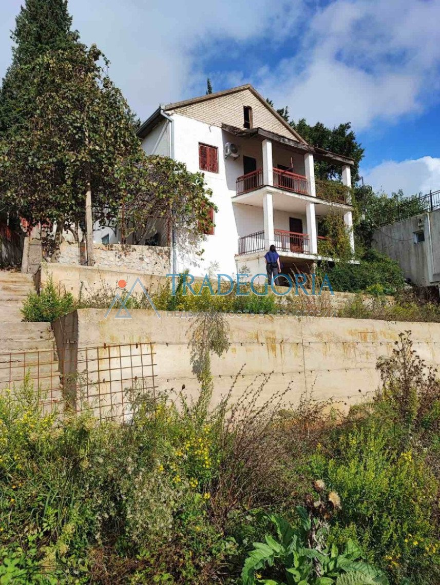 <p>House in Shushan with sea view for reconstruction</p><p> For sale house with great potential in the picturesque area of Shushan! House: 150 m² Plot 