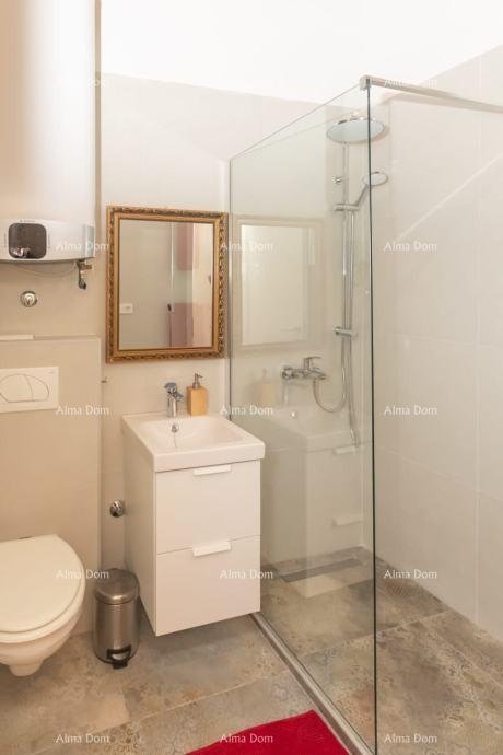 Haus Zwei Reihenhäuser zum Verkauf, auf zwei Etagen mit separatem Baugrundstück, in der Nähe von Kanfanar