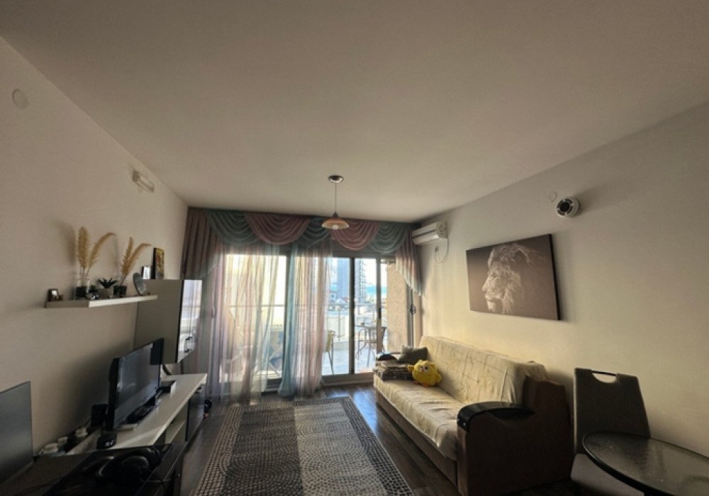 DescriptionBudva, the center.  One-bedroom apartmentPayment in any currency is possibleThe distance to the sea is 70m.View of the cityThe area is 4...