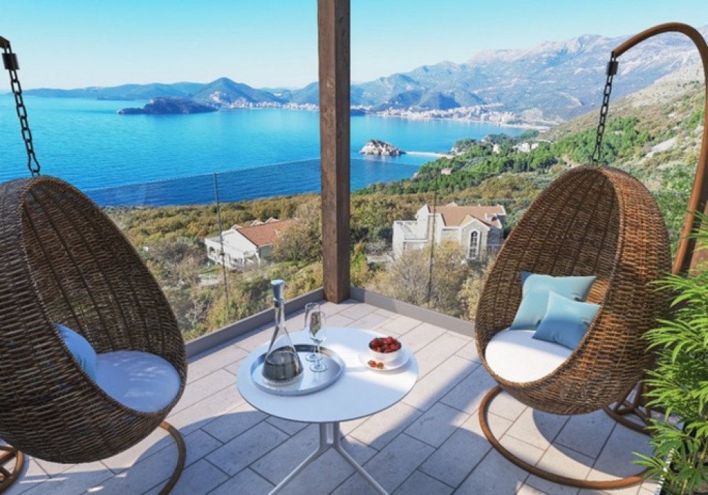 Budva Riviera, the area Blizi Kuche. Three-storey three-bedroom villa with a swimming poolThere are two identical villas in the offerDistance to th... 