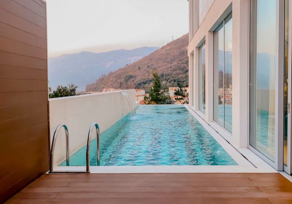 The villa is located on the edge of a pine-covered, rocky ridge overlooking the most famous place in Montenegro: the island and the town of St. Stephe