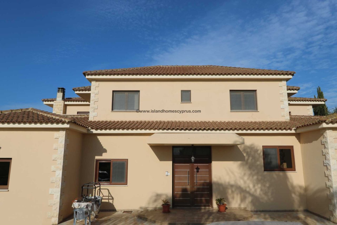 Large 5 bedroom, 3 bathroom family home on huge plot with Title Deed for the land and Private Pool in Liopetri - LIO133.<br /><br />Built in 2009 this