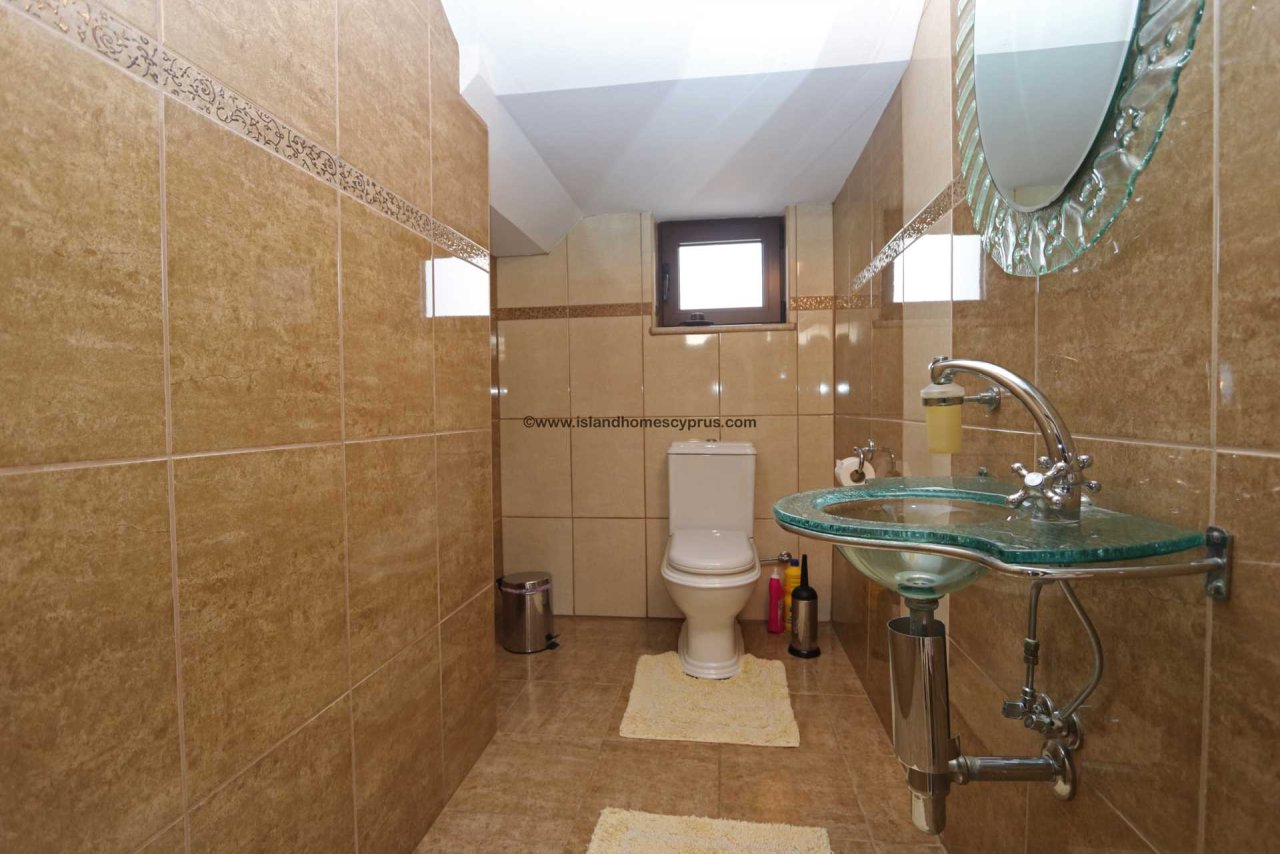 Large 5 bedroom, 3 bathroom family home on huge plot with Title Deed for the land and Private Pool in Liopetri - LIO133.<br /><br />Built in 2009 this