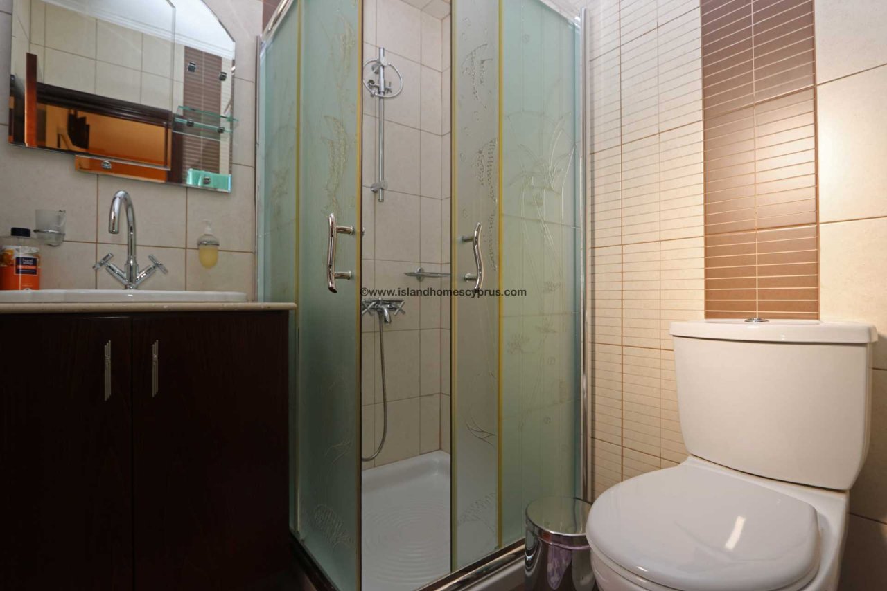 Large 5 bedroom, 3 bathroom family home on huge plot with Title Deed for the land and Private Pool in Liopetri - LIO133.<br /><br />Built in 2009 this