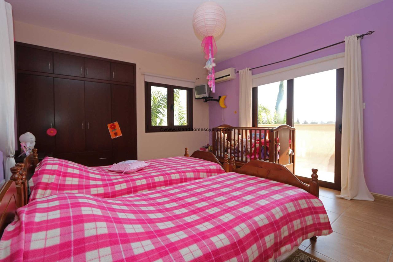 Large 5 bedroom, 3 bathroom family home on huge plot with Title Deed for the land and Private Pool in Liopetri - LIO133.<br /><br />Built in 2009 this