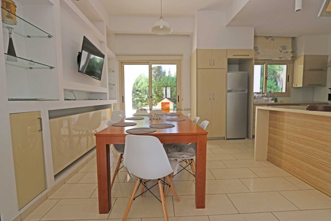 6 bedroom, 2 bathroom, 1 WC stunning villa with Swimming Pool and views of the Ayia Napa coastline in fantastic, Paralimni location - PAR192.<br /><br