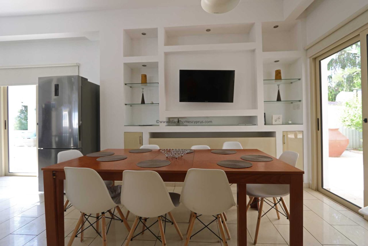 6 bedroom, 2 bathroom, 1 WC stunning villa with Swimming Pool and views of the Ayia Napa coastline in fantastic, Paralimni location - PAR192.<br /><br