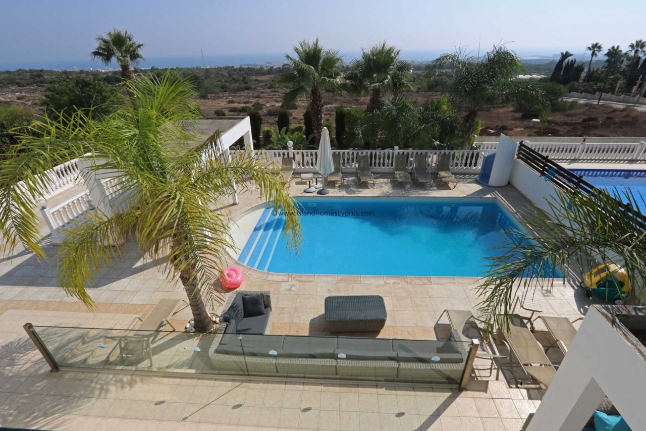 6 bedroom, 2 bathroom, 1 WC stunning villa with Swimming Pool and views of the Ayia Napa coastline in fantastic, Paralimni location - PAR192.<br /><br
