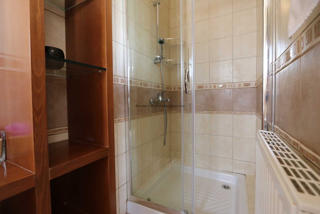 6 bedroom, 2 bathroom, 1 WC stunning villa with Swimming Pool and views of the Ayia Napa coastline in fantastic, Paralimni location - PAR192.<br /><br