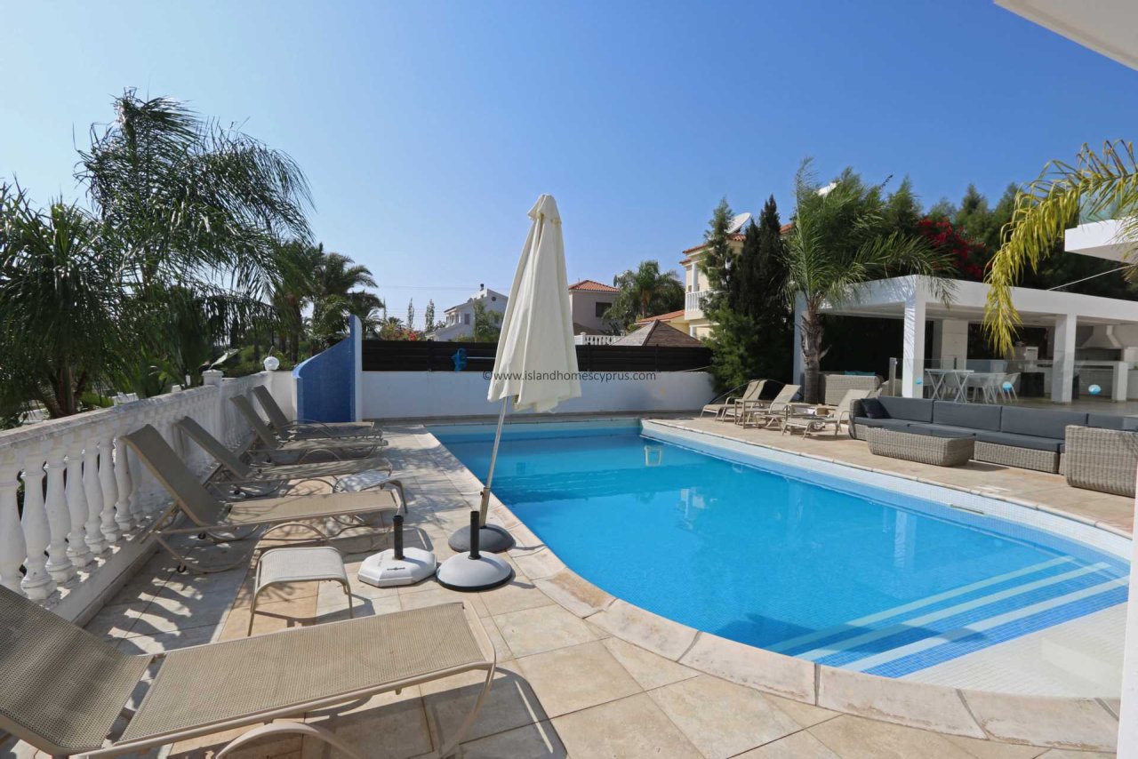 6 bedroom, 2 bathroom, 1 WC stunning villa with Swimming Pool and views of the Ayia Napa coastline in fantastic, Paralimni location - PAR192.<br /><br