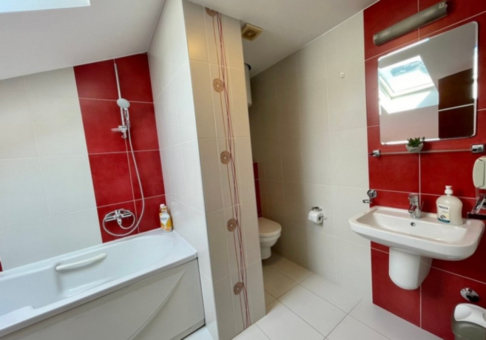 Distance to the sea 600m.View from different windows - the sea, city and mountainsFloor - sixthThe elevator is programmed only for the ascent to th...