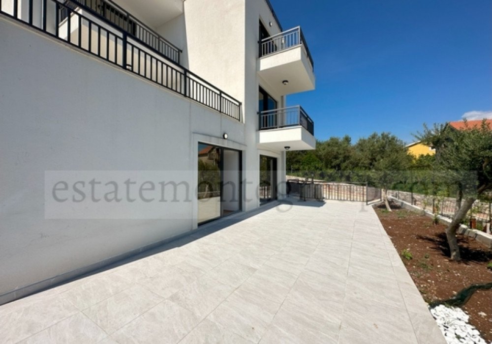Tivat Riviera, Krasici district. New apartments from the DeveloperThe apartments are sold from the Developer, therefore, the Buyer is exempt from p...