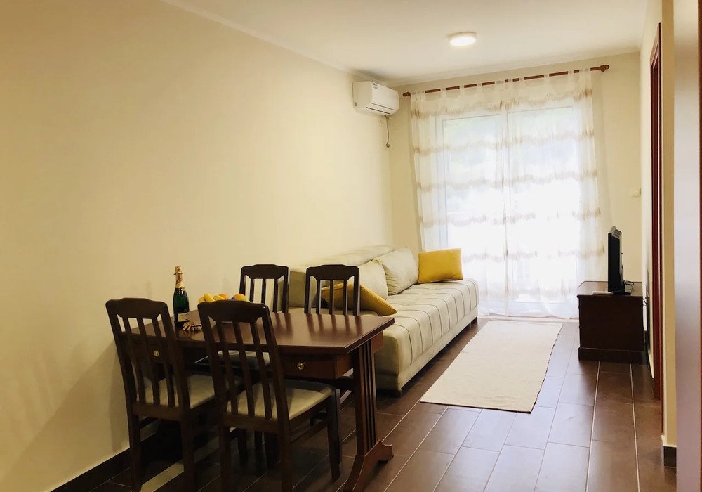 Description Budva Riviera, Becici district. One-bedroom apartmentThe distance to the sea is 800m.Sea view The sixth floorThe house is equipped with...