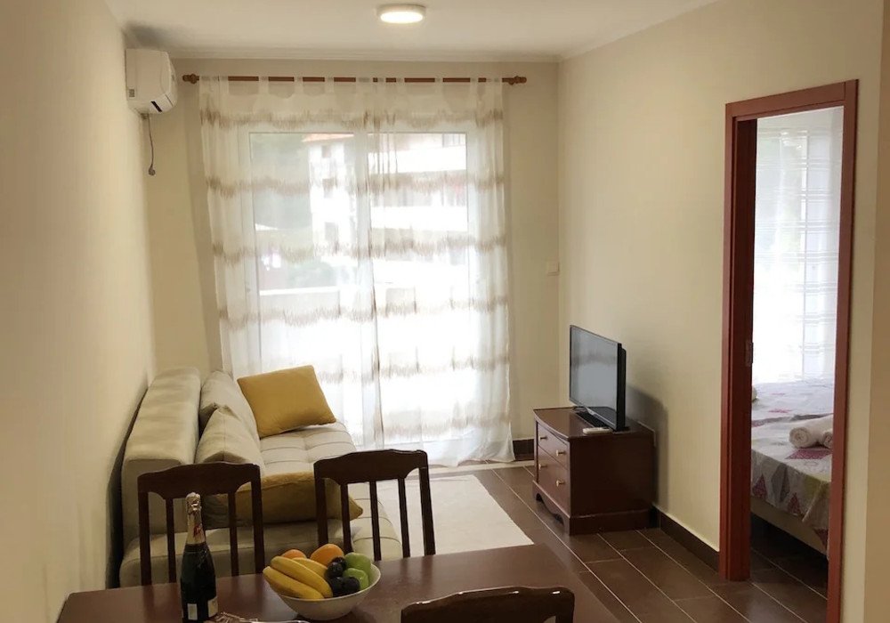 Description Budva Riviera, Becici district. One-bedroom apartmentThe distance to the sea is 800m.Sea view The sixth floorThe house is equipped with...