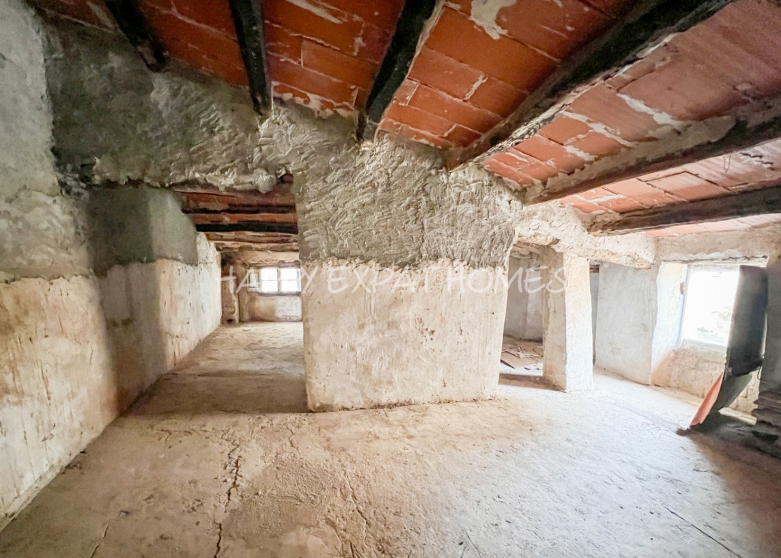 Schreiten Sie in die Geschichte und stellen Sie sich die Möglichkeiten vor.Dieses einzigartige Haus aus dem 18. Jahrhundert befindet sich im malerisc