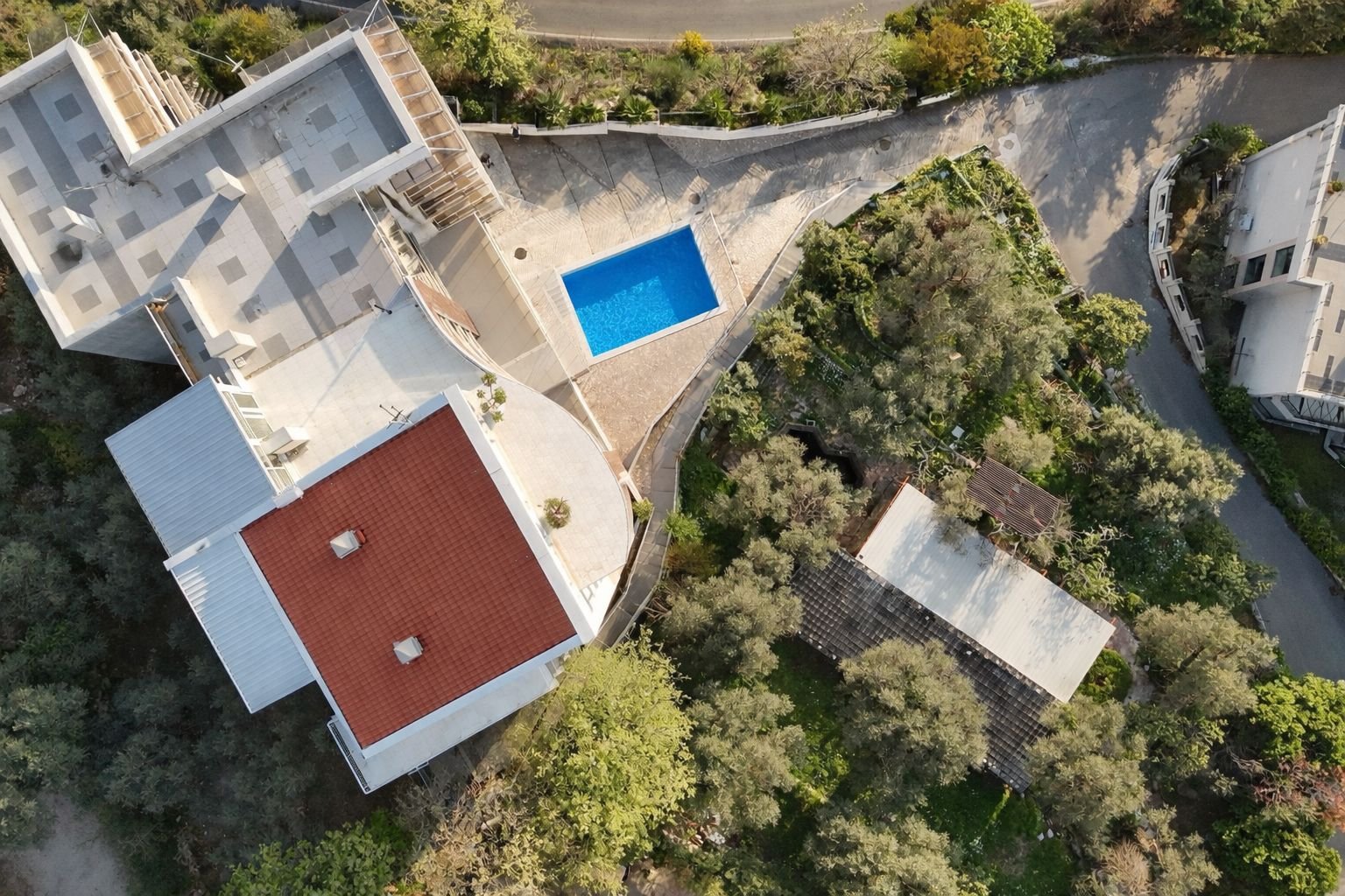 ‍LOCATION Situated in the Budva Municipality, Sveti Stefan area, Przno, this apartment offers a peaceful setting just 6 km from the vibrant city ce...