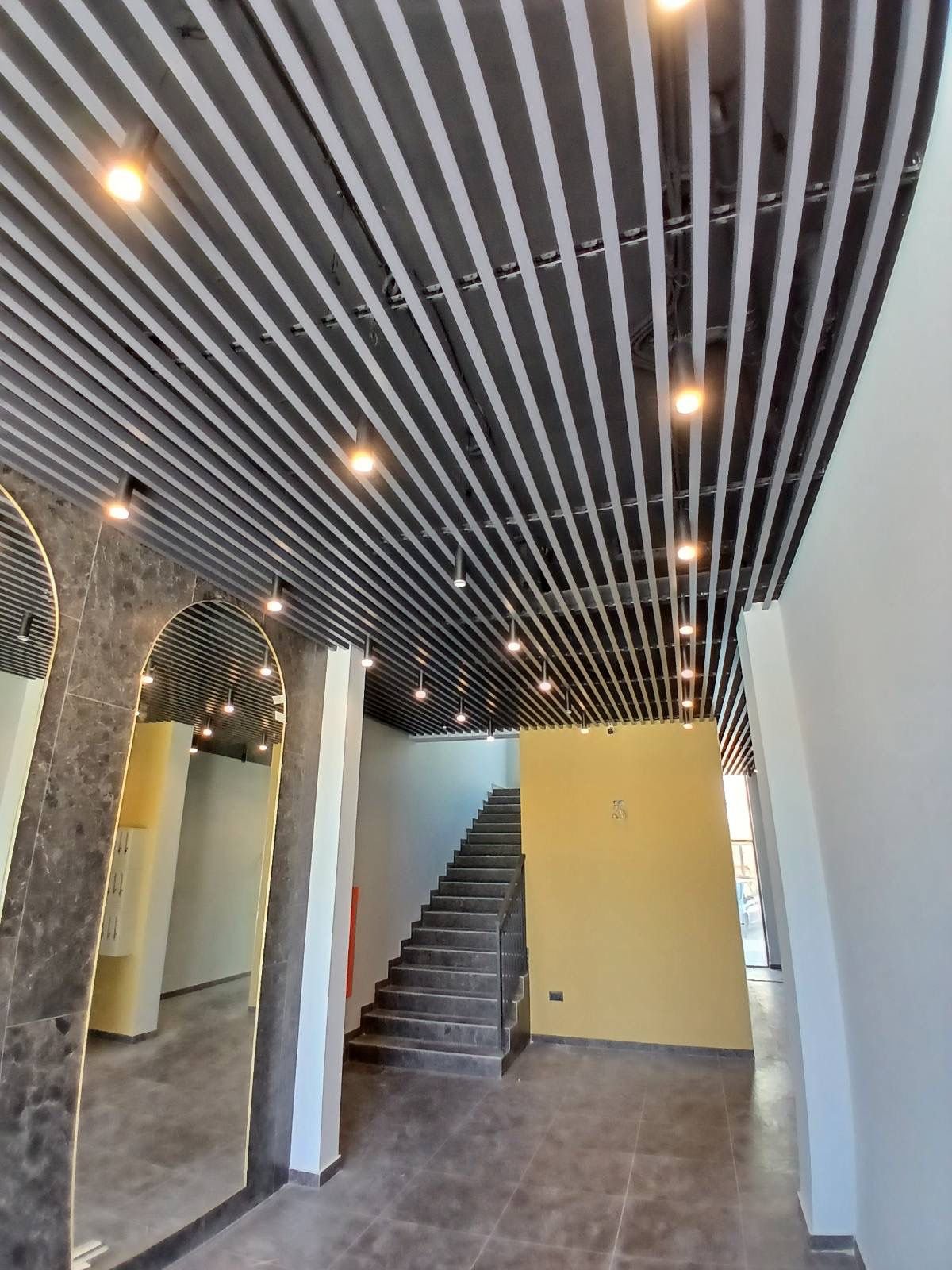 ‍‍LOCATIONThis apartment is located in Bar, 700m away from the city center. The sea is 1km away and the beach is 1,5km away from the apartment. Tiv...