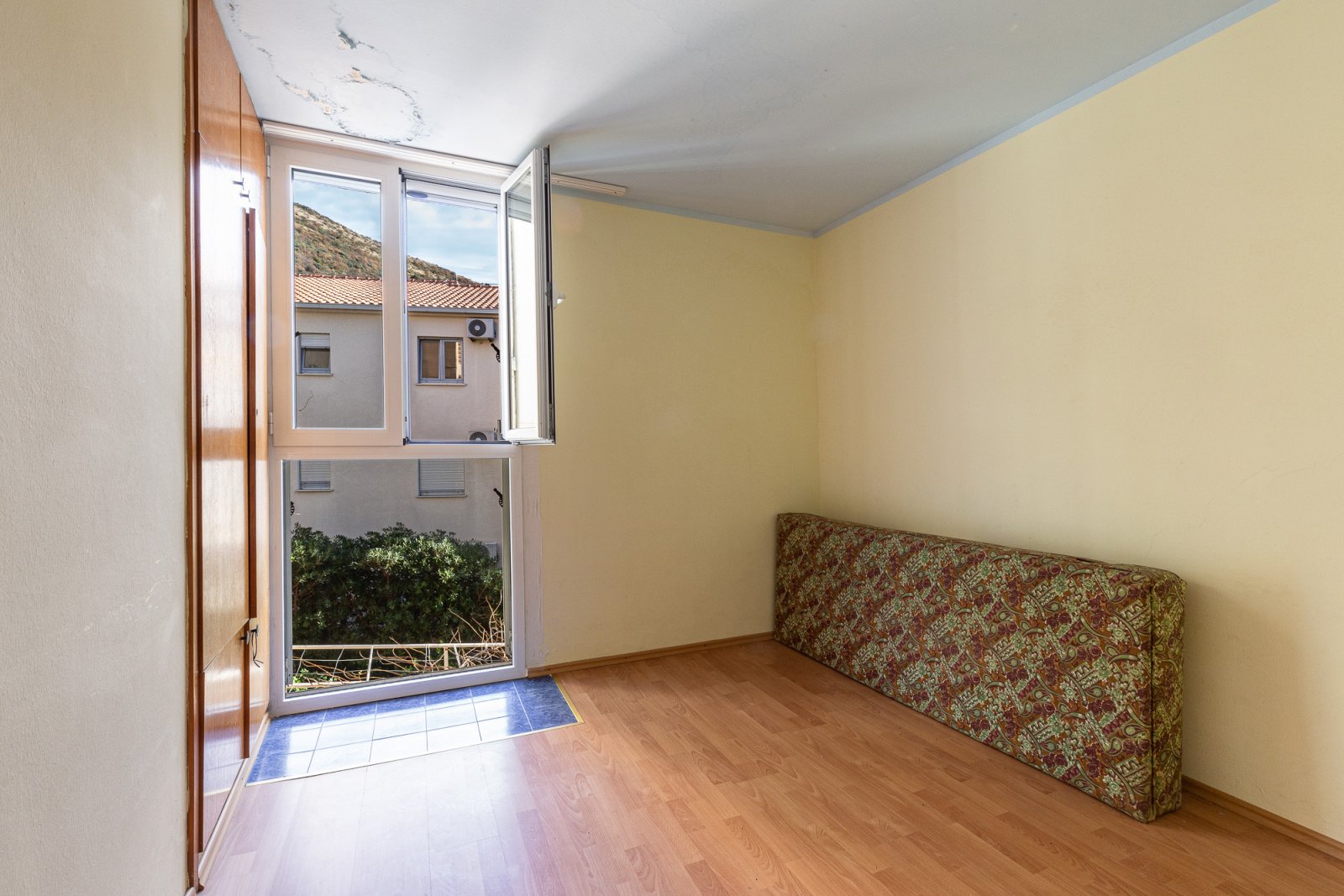 Apartment in the center of Petrovac <br><br><p>Apartment for sale in the centre of Petrovac, Budva. 	 The apartment has an area of ​​60 m2 and is l...