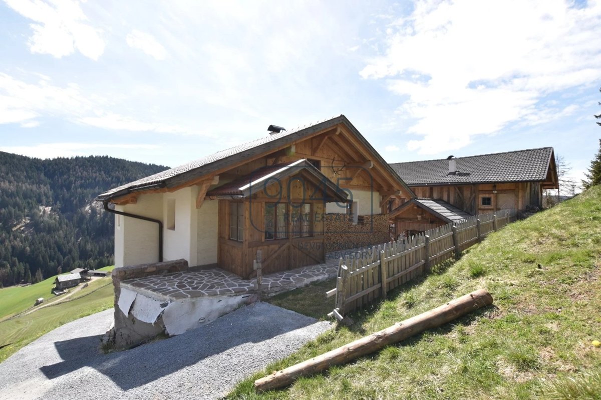 Restaurierter geschlossener Hof in traumhafter Panoramalage am Ritten - Südtirol