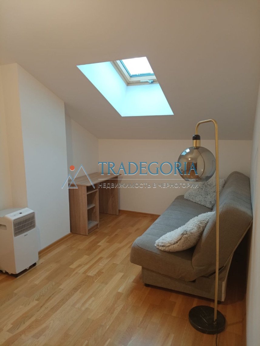 <p>Apartment in Tivat in a residential complex.</p><p> Bedrooms - 2</p><p> Area 60 m2.</p><p> Layout: Living room with kitchen, 2 bedrooms, corrido...