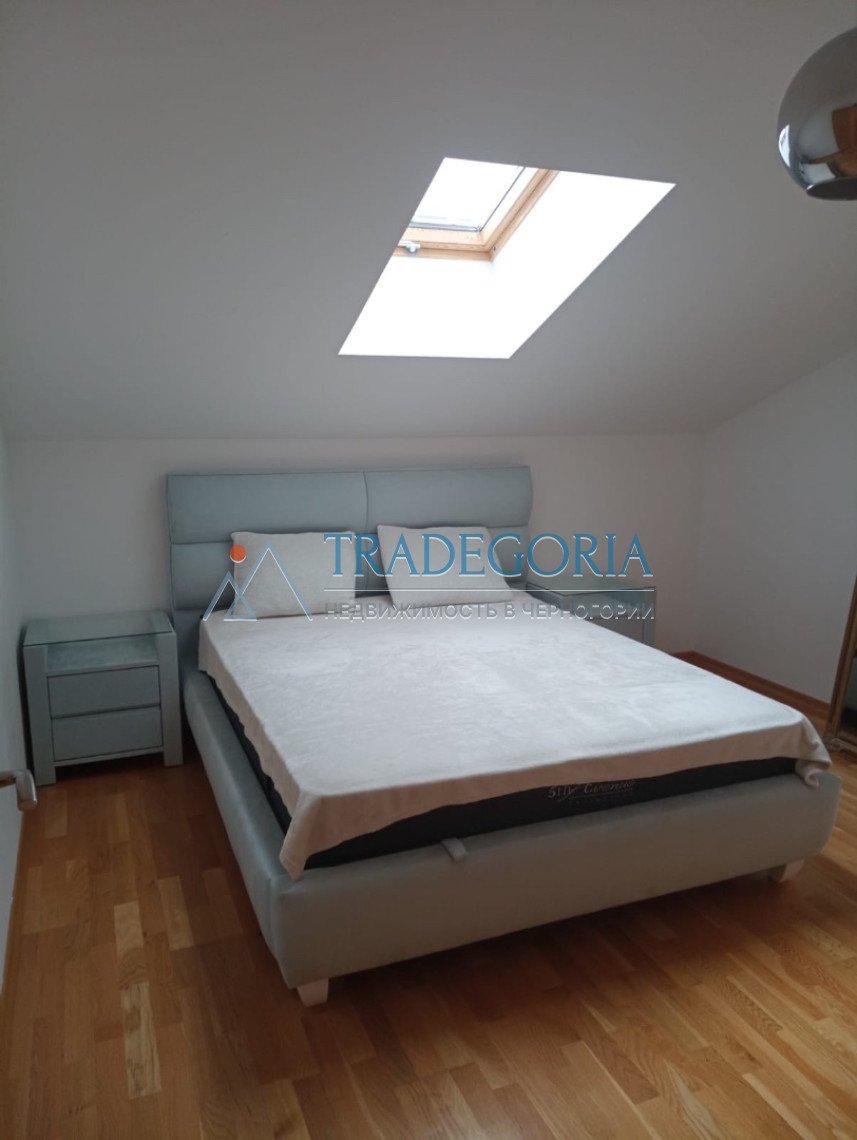 <p>Apartment in Tivat in a residential complex.</p><p> Bedrooms - 2</p><p> Area 60 m2.</p><p> Layout: Living room with kitchen, 2 bedrooms, corrido...