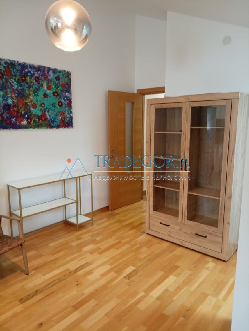 <p>Apartment in Tivat in a residential complex.</p><p> Bedrooms - 2</p><p> Area 60 m2.</p><p> Layout: Living room with kitchen, 2 bedrooms, corrido...