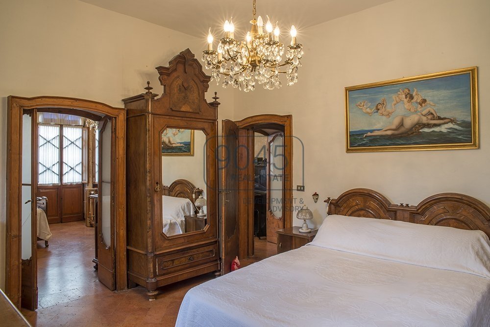 Historische Villa mit kleinem Weingut in erhabener Lage in Coccaglio - Lago d"Iseo