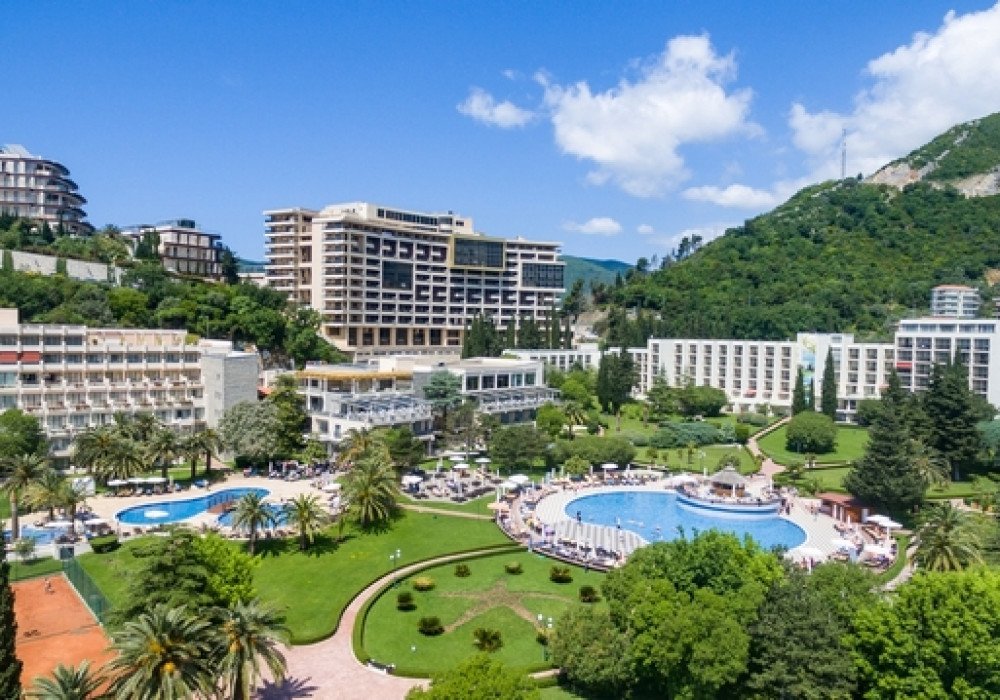 Budva, Boreti region, Zavala peninsula. Commercial premises.The total area of ​​the premises is 626 sq.m.The offer is ideal for a medical instituti... 