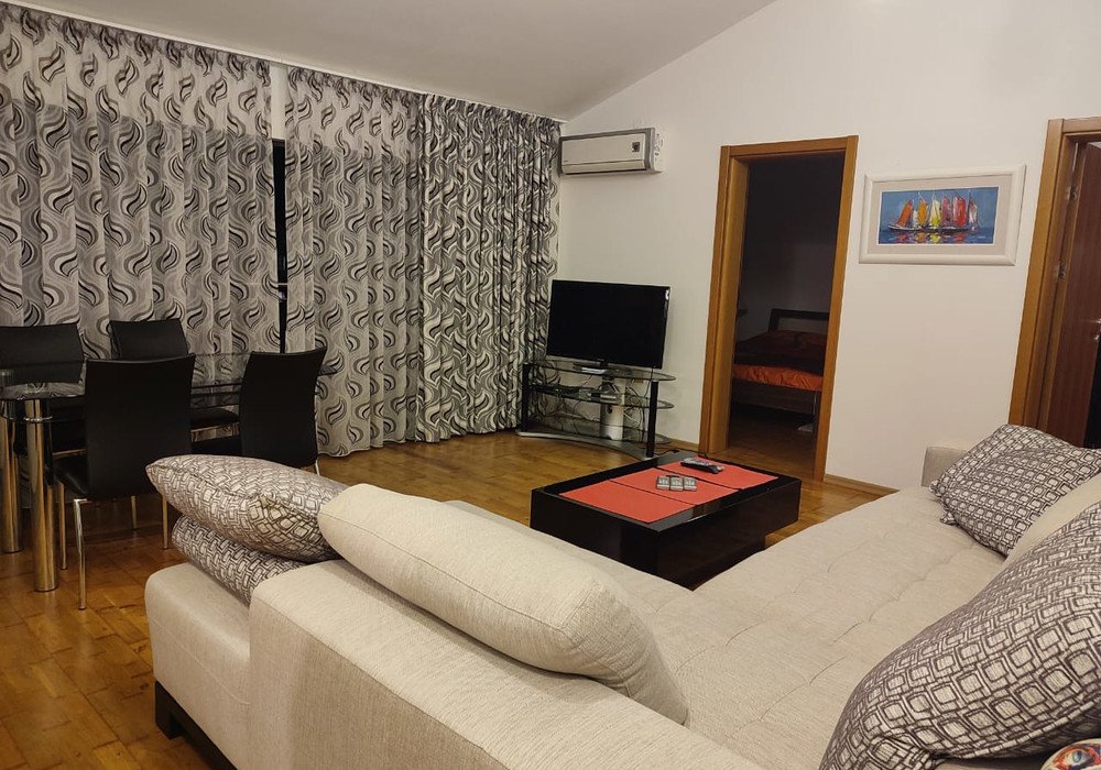 Budva Riviera, village of Przno. Two-bedroom apartment in a prestigious residential complex with a swimming pool.The distance to the sea is 350 m.F...