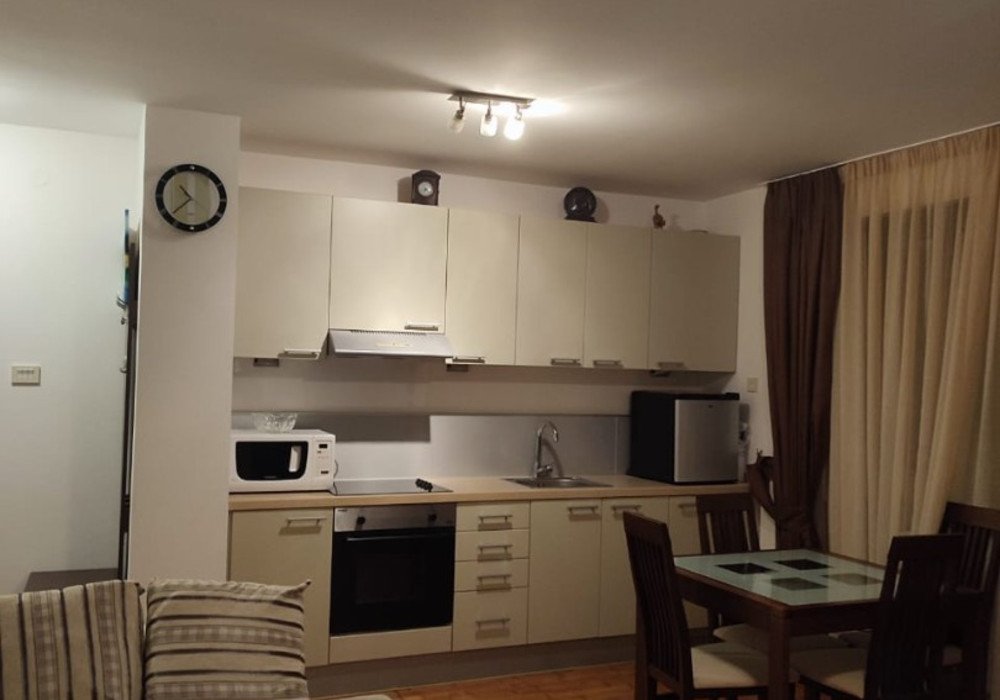Budva Riviera, village of Przno. Two-bedroom apartment in a prestigious residential complex with a swimming pool.The distance to the sea is 350 m.F...