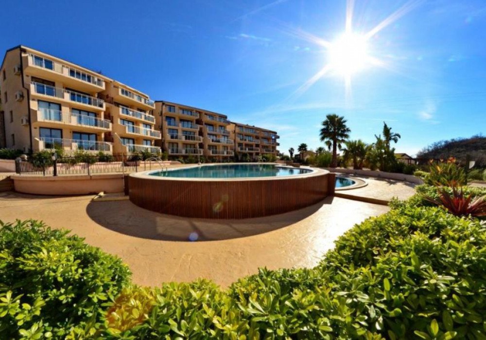 Budva Riviera, village of Przno. Two-bedroom apartment in a prestigious residential complex with a swimming pool.The distance to the sea is 350 m.F...