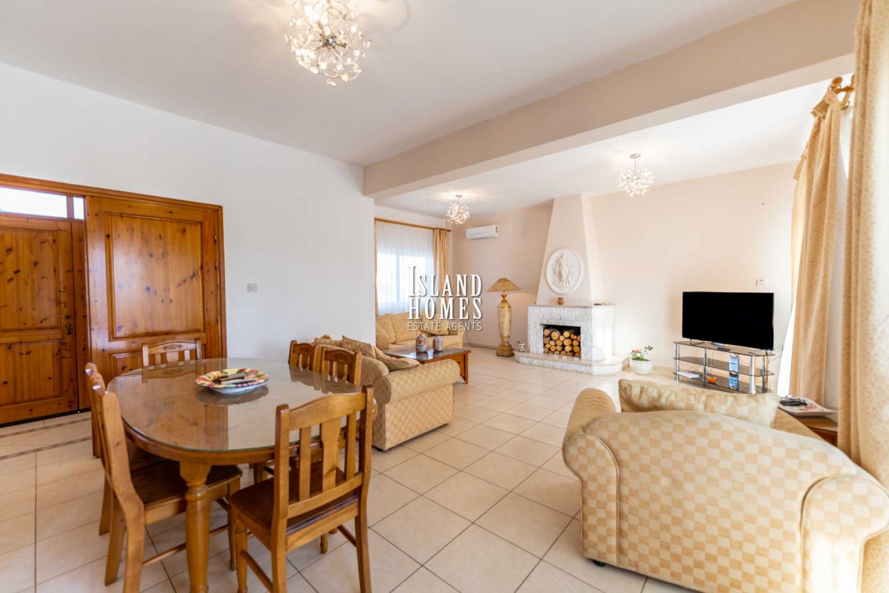 4 bedroom, 2 bathroom detached bungalow on 728m2 plot with TITLE DEEDS in Ayia Napa - LDA102<br /><br />Set on a huge plot, in a quiet location yet wi