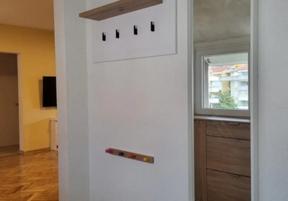 Budva. A cozy two-bedroom apartment in a convenient locationThe distance to the sea is 600m.View of the mountains towards the sea and the cityThe a...