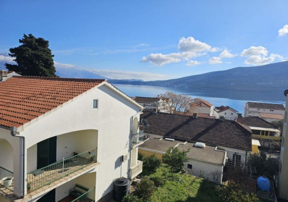 dzenovici: Herceg Novi, Genovici district. One bedroom apartment in a new buildingThe distance to the sea is 150m.The area is 49 sq.m.Sea viewThe third floorT... 