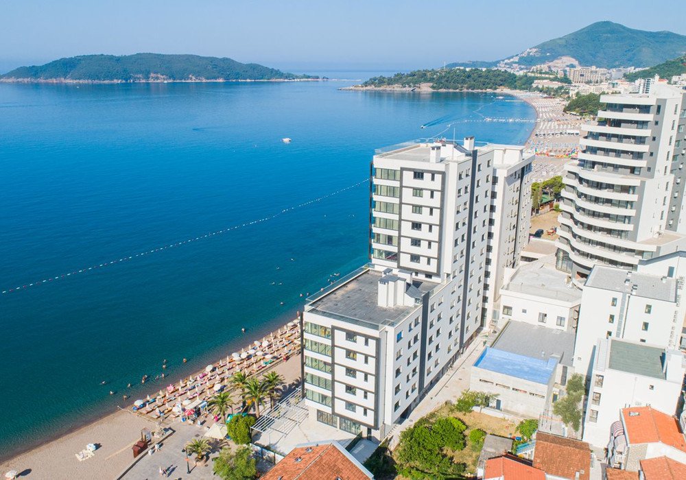 rafailovici: Budva Riviera, Rafailovici district.

A new luxury complex on one of the best beaches

The complex consists of two blocks and an outdoor swimming pool 