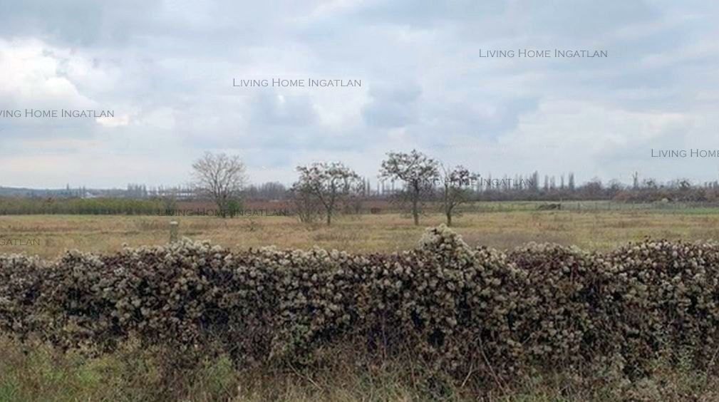 <p>Gyöngyös belterületén, a település K-i részén, a 3-as főút mellett, kereskedelmi, szolgáltató területen eladó egy 20.093 nm-es telek.</p><p>Az e...