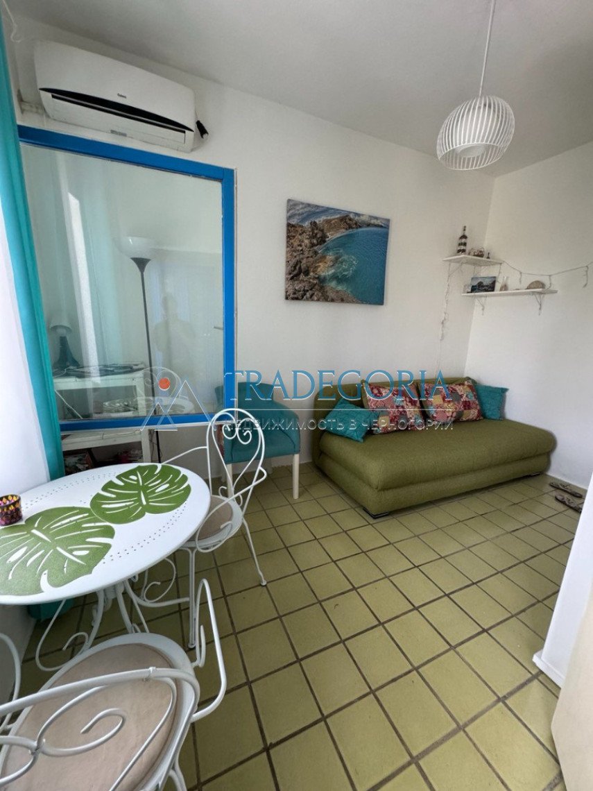 <p>House area : 44 m² (38 m² + 6 m² terrace)</p><p> Plot area : 155 m²</p><p> Rooms : 2 (living room with kitchen, bedroom)</p><p> Bathroom : 1</p>...