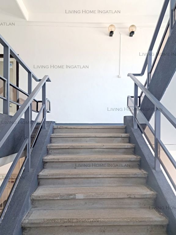 <p>Kiadásra kínálunk Zuglóban,&nbsp;egy jól megközelíthető és csendes épületben&nbsp;egy 14 nm-es, 2. emeleti&nbsp; IRODÁT, melynek jelenleg még fo...