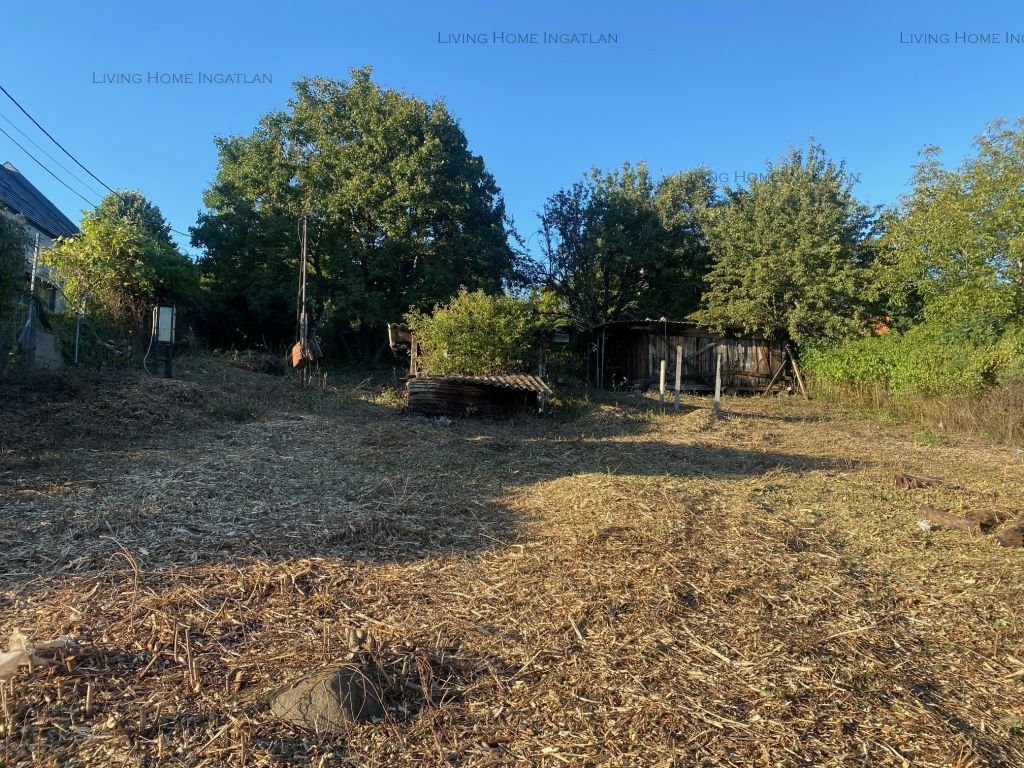 <p>Szentendrén, Pismányban panorámás, 1086 nm-es telek eladó.</p><p>Üdülő övezet besorolású, így a beépíthetősége: 10 %.</p><p>Építési engedély és ...