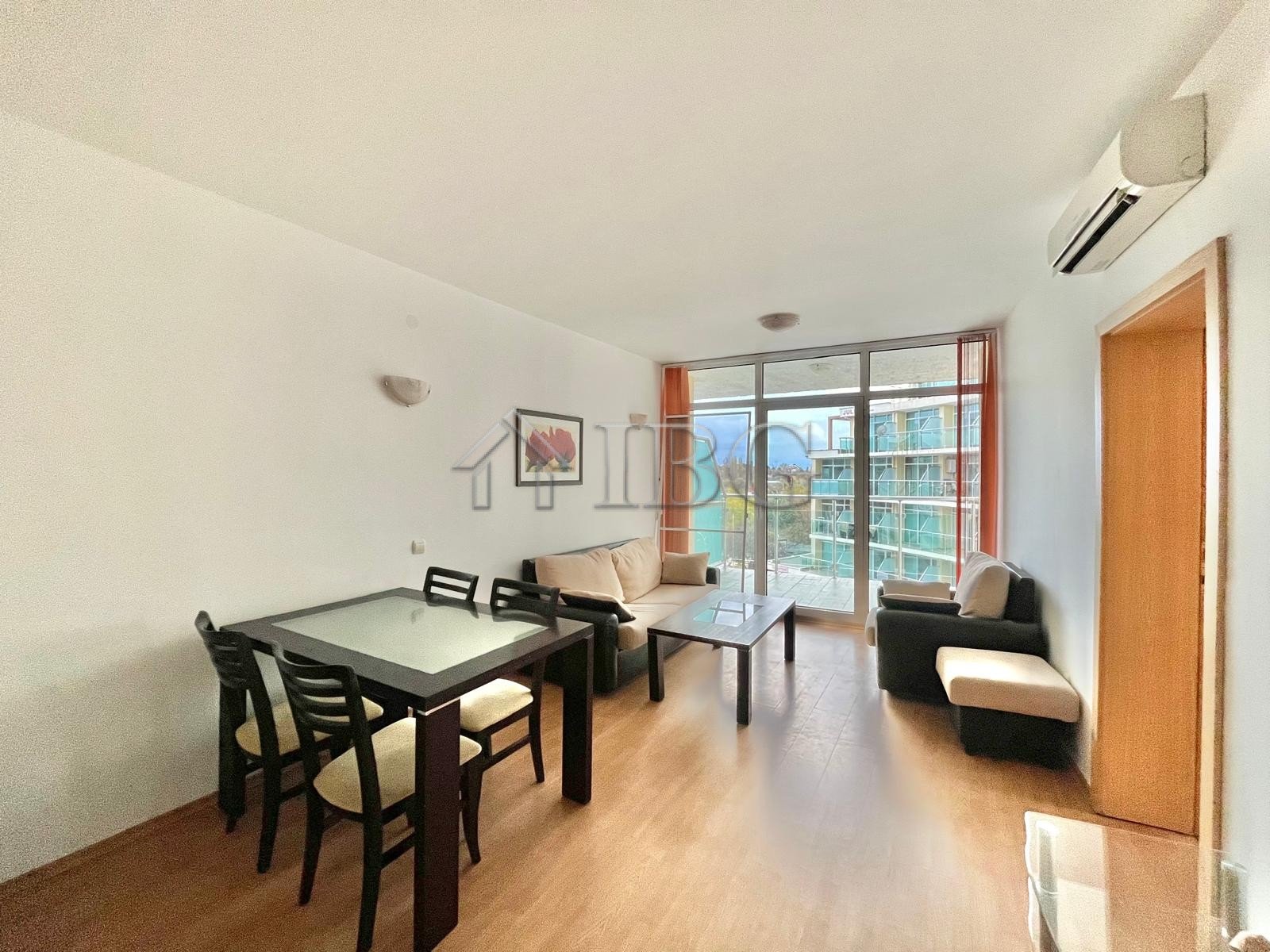 Sunny Beach:  2-Bedroom Apartment in Sunny Holiday Complex, Sunny Beach<br><br>We offer an apartment located in the peaceful southwestern part of Sunny Beach, just 