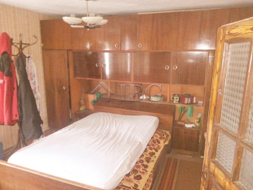  IBG Real Estates brings to your attention this excellent property, situated in a picturesque and well organized village, providing all the necessa...