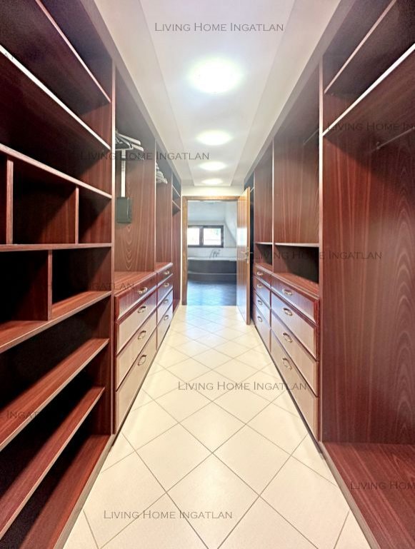 <p><strong>Szentendrén impozáns, panorámás villa eladó!</strong></p>

<p><strong>A kulcs nálam van, flexibilisen tudom mutatni a házat.</strong></p>

