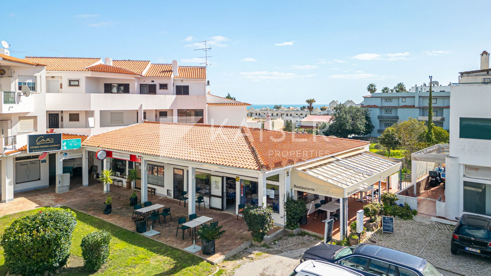 Albufeira: Dit gerenommeerde restaurant bevindt zich op een toplocatie, vlakbij een van de levendigste buurten van Albufeira, op slechts 600 meter van een van... 